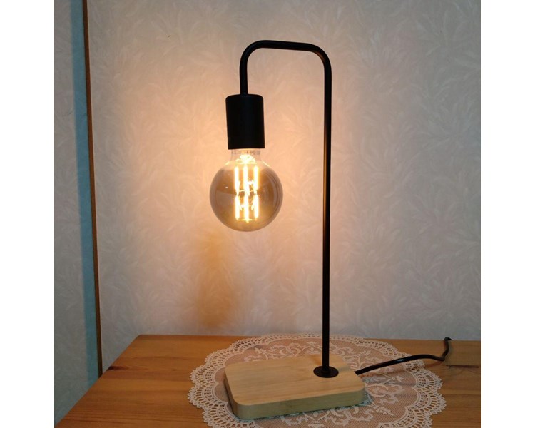 Stolna drvena lampa