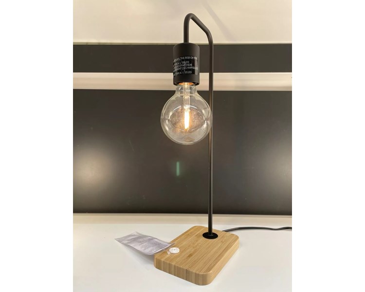 Stolna drvena lampa